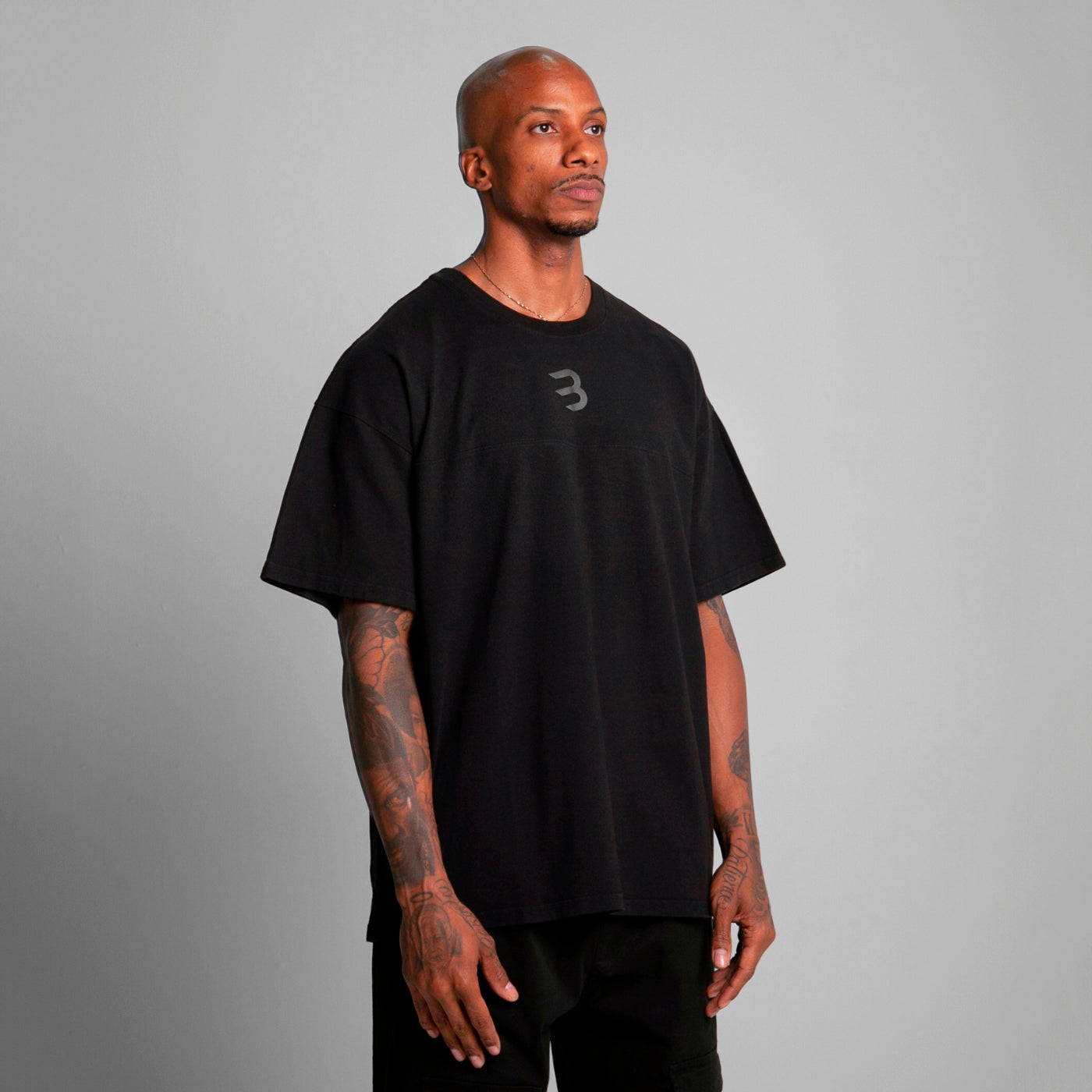 Camiseta Oversize Cortes Hombre Negro Alto Gramaje 250G
