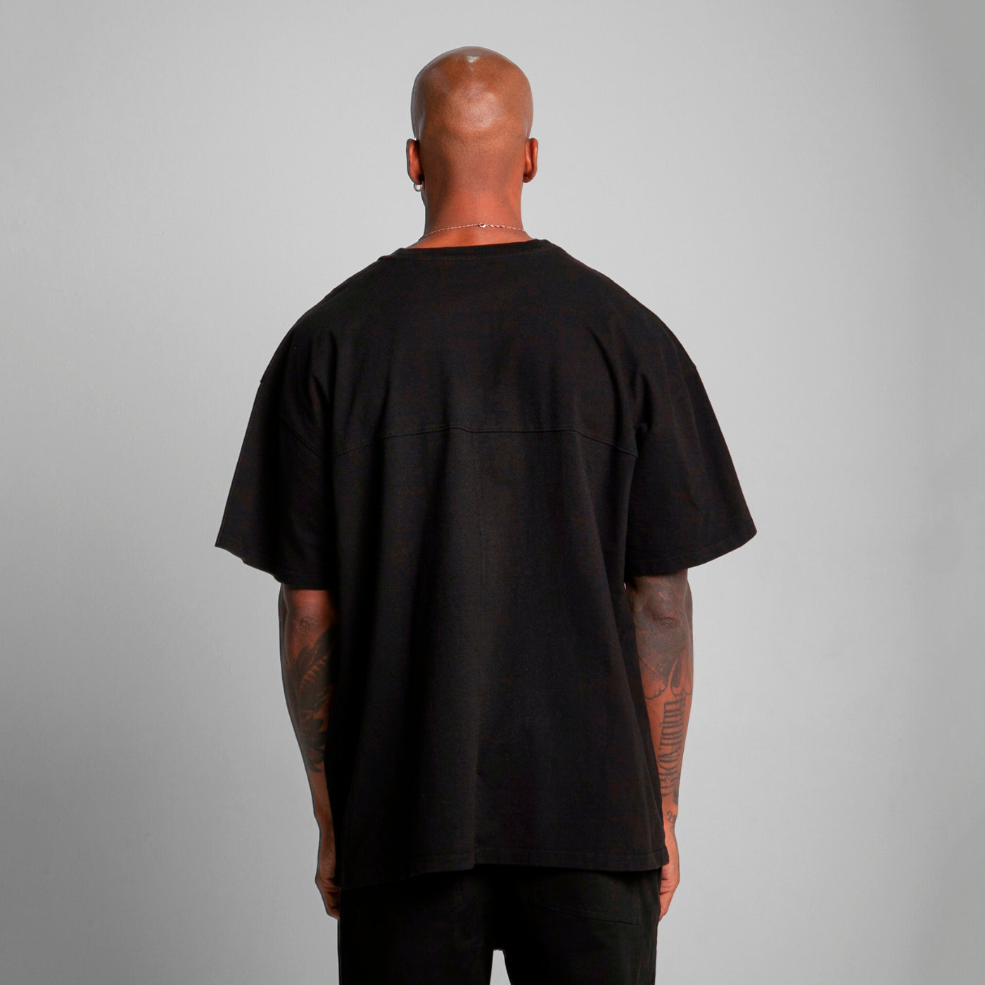 Camiseta Oversize Cortes Hombre Negro Alto Gramaje 250G