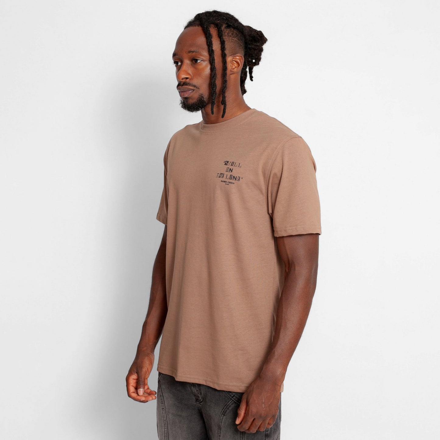 Camiseta Regular Hombre Café Buds