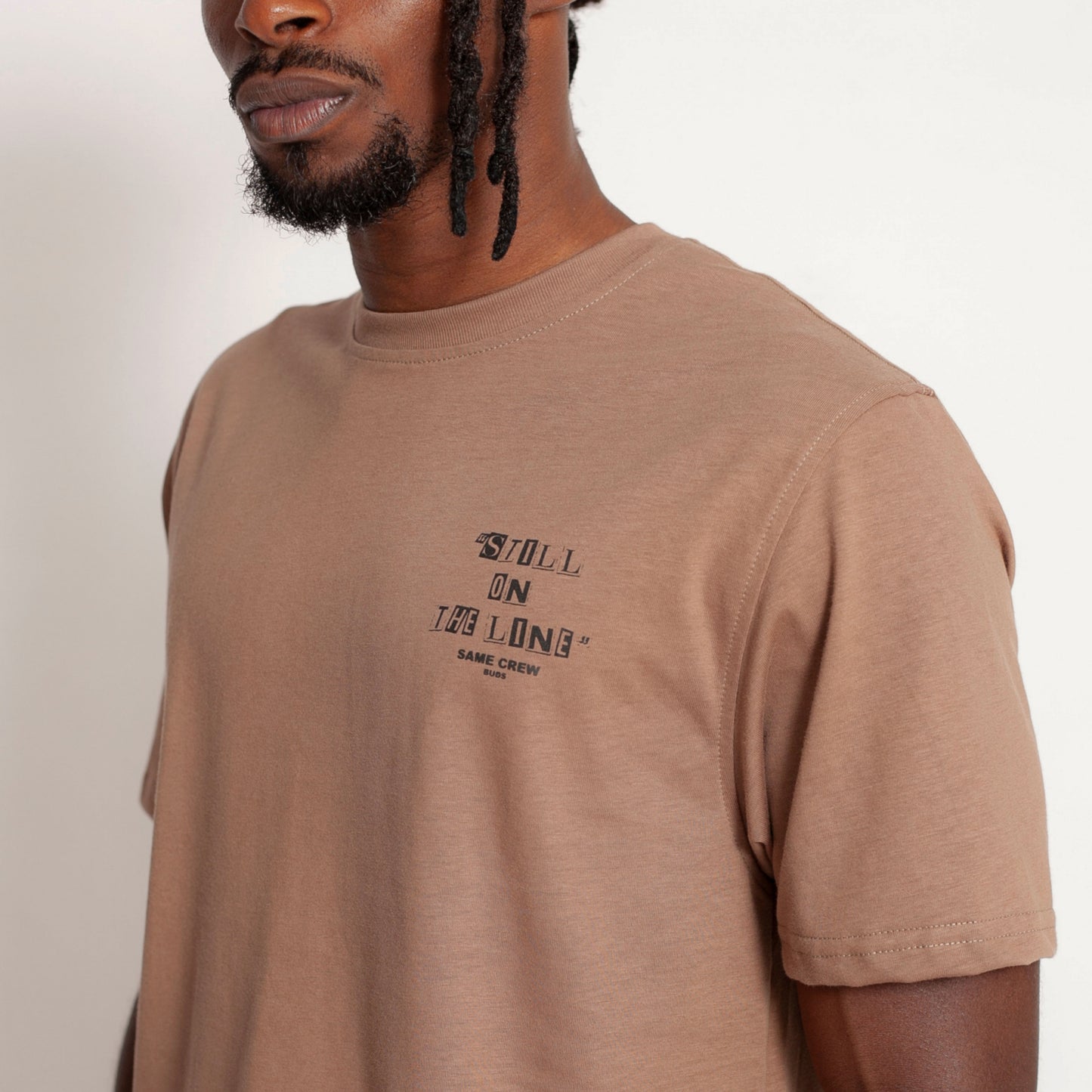 Camiseta Regular Hombre Café Buds