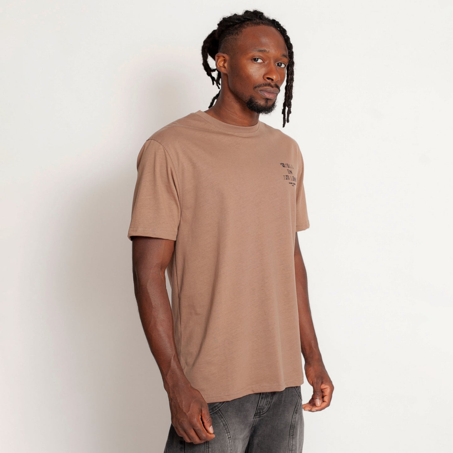 Camiseta Regular Hombre Café Buds