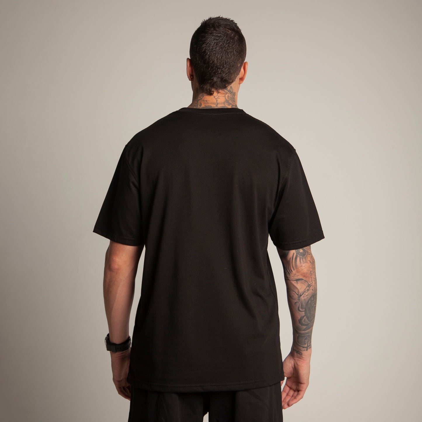 Camiseta Regular Hombre Negro Buds