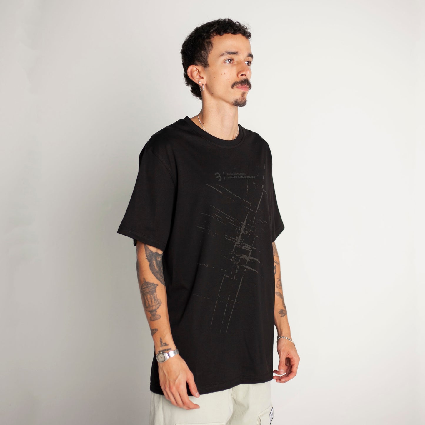 Camiseta Regular Fit Negra Buds