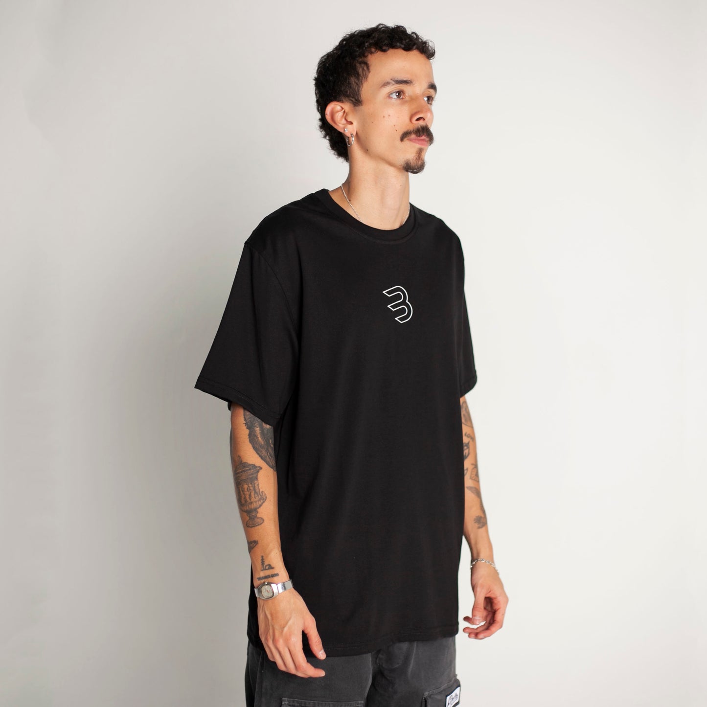 Camiseta Regular Fit Negra Buds