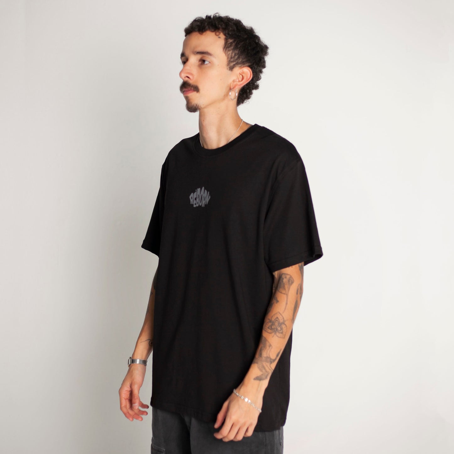 Camiseta Regular Fit Negra Buds