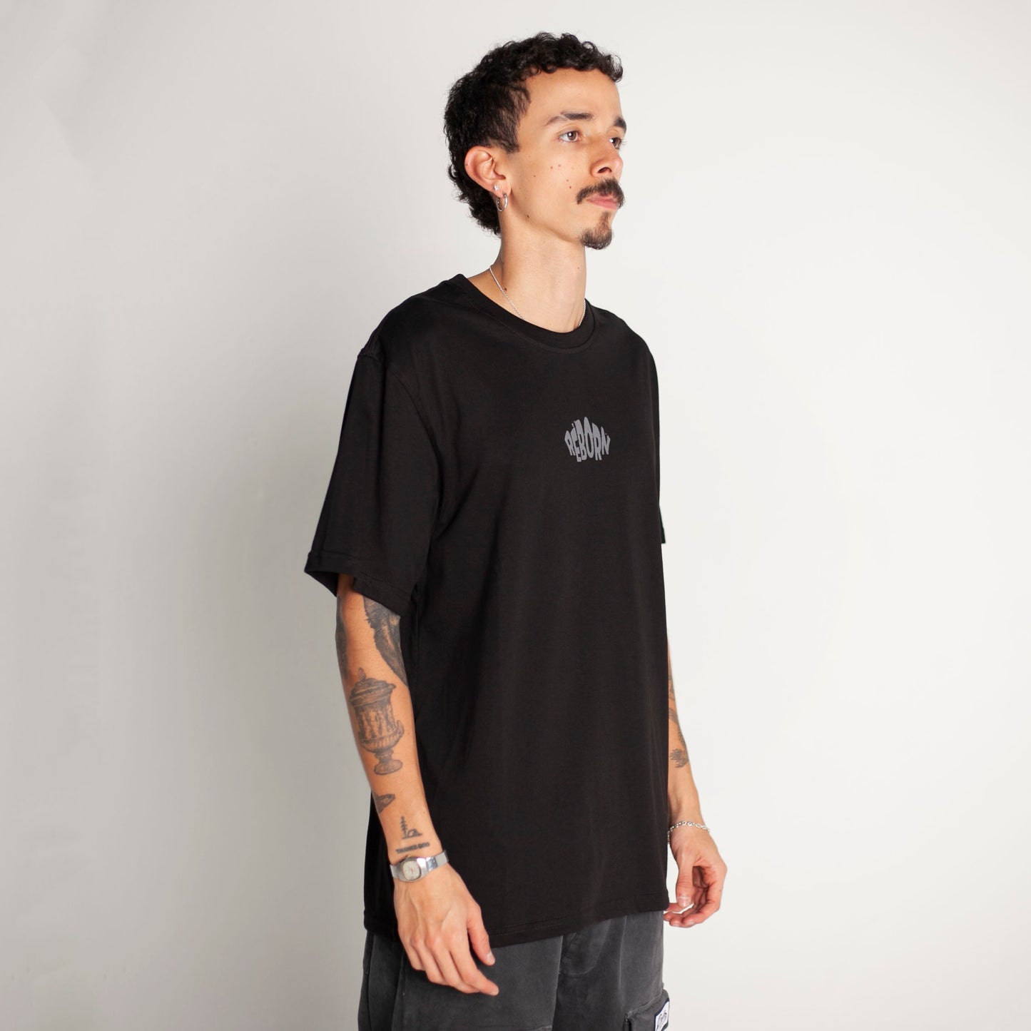 Camiseta Regular Fit Negra Buds