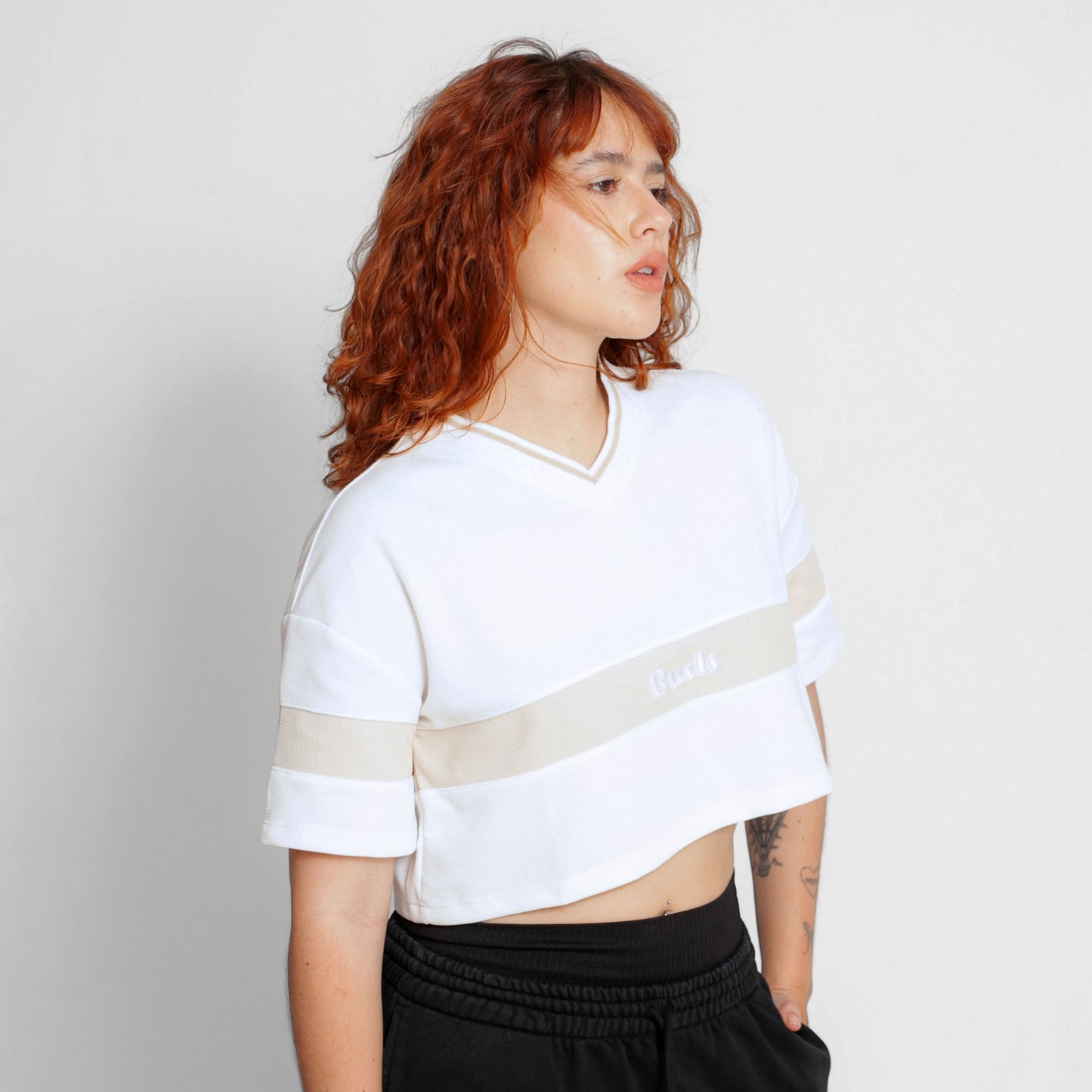 Crop Top Beisbolero Oversize Mujer Blanco Beige Cuello Tejido Buds