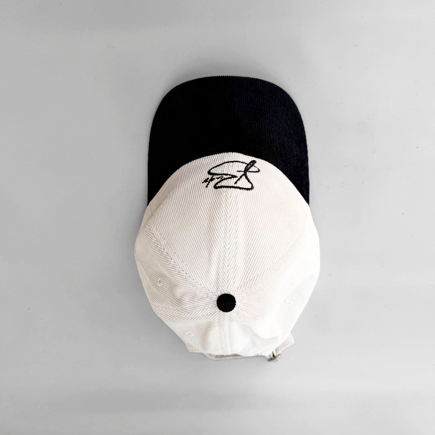 Gorra Corduroy Beige con Teja Negra Buds