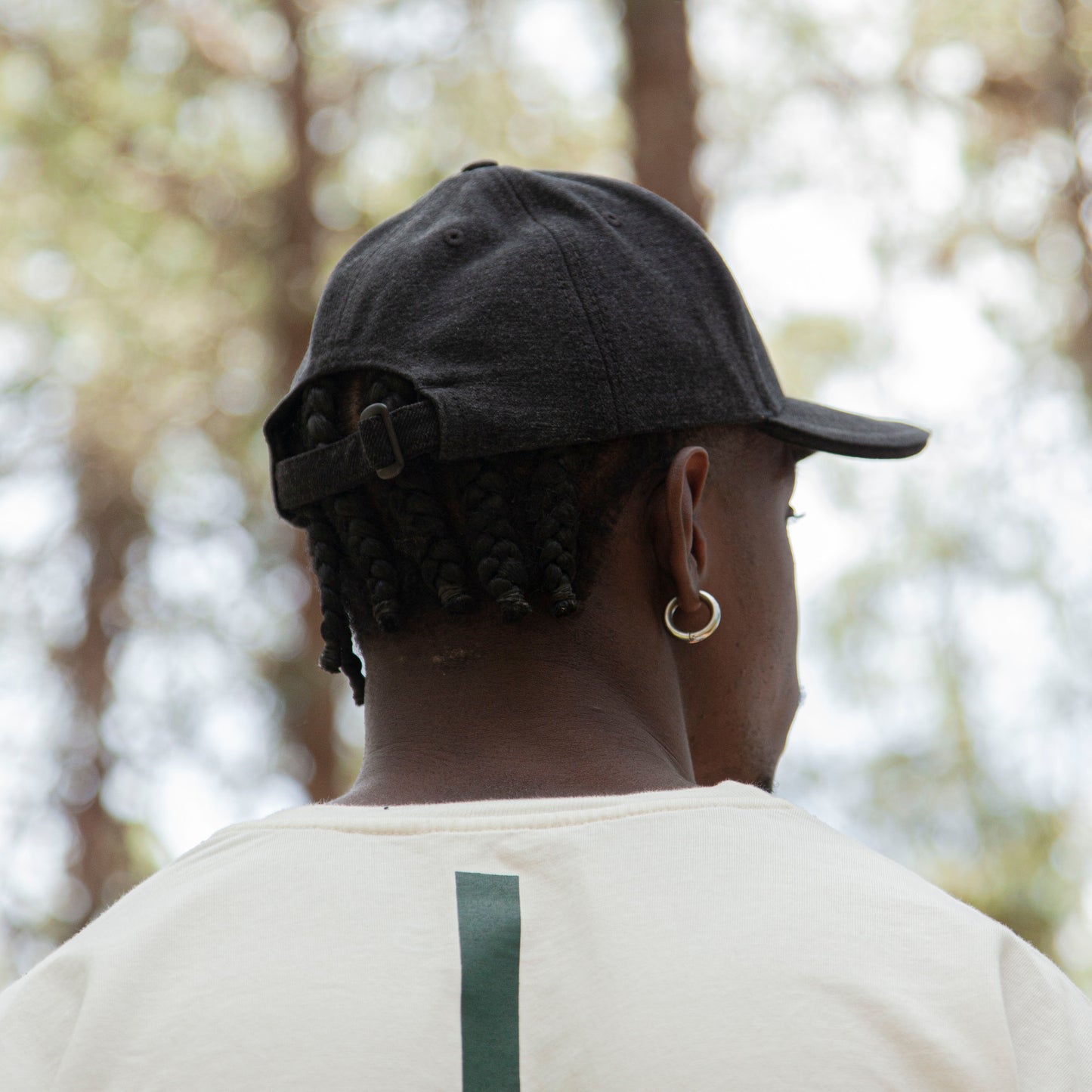 Gorra Negra Bordada Buds