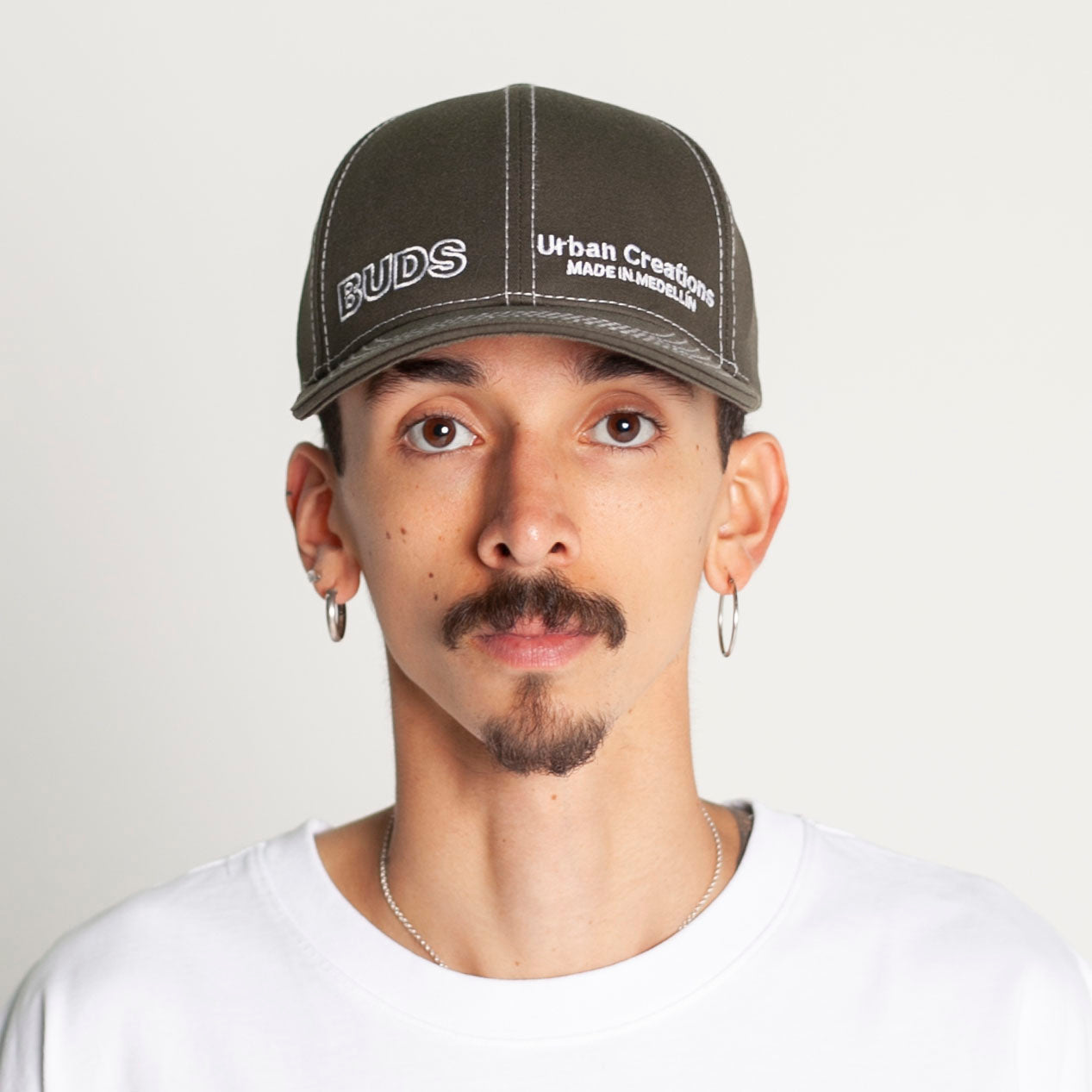 Gorra Verde Hilo Blanco Buds