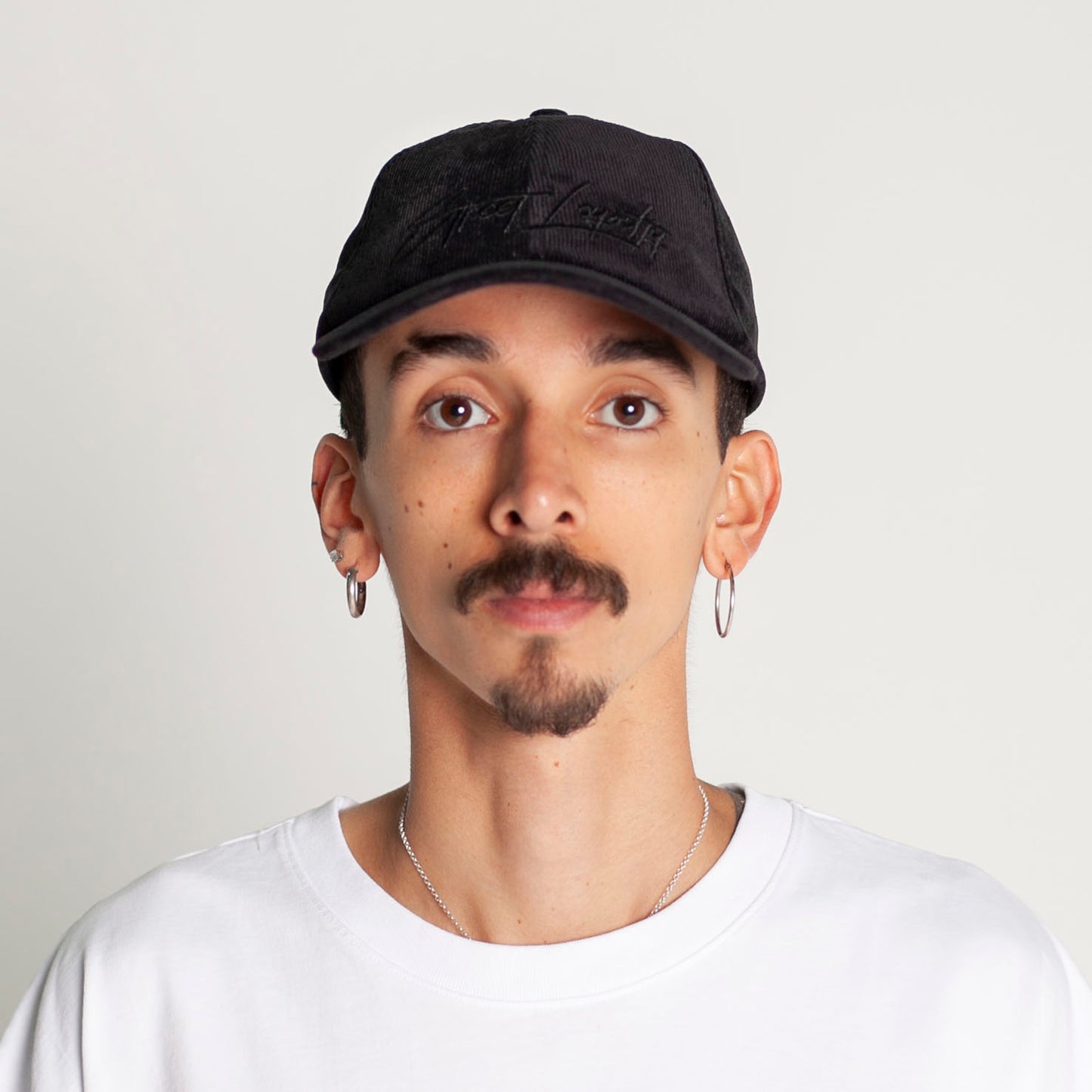 Gorra Corduroy Negra Buds