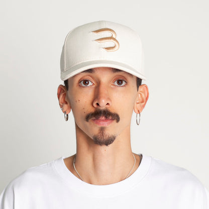 Gorra Beige con Teja Café Claro Adentro Buds