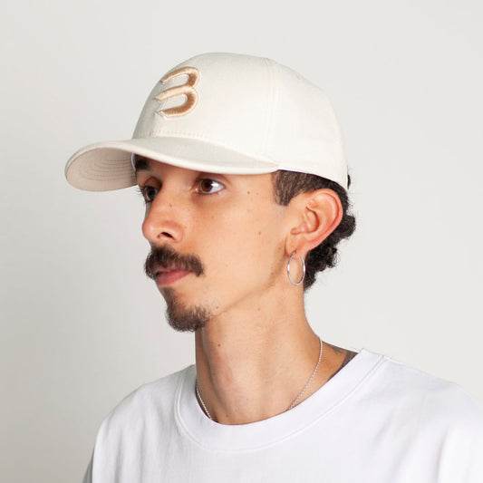 Gorra Beige con Teja Café Claro Adentro Buds