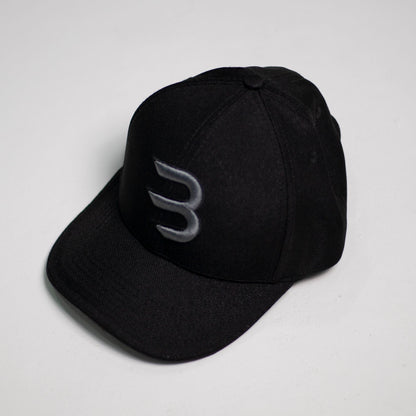 Gorra Negra con Teja Gris Adentro Buds