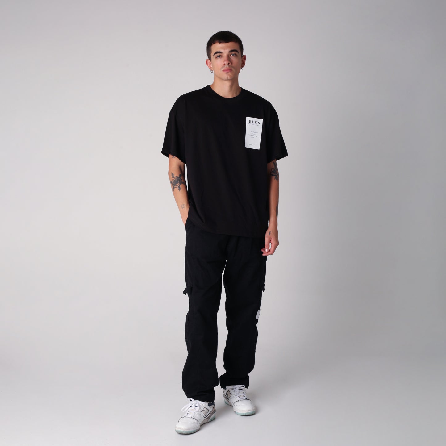 Camiseta Semi Oversize Hombre Negra Alto Gramaje 250G