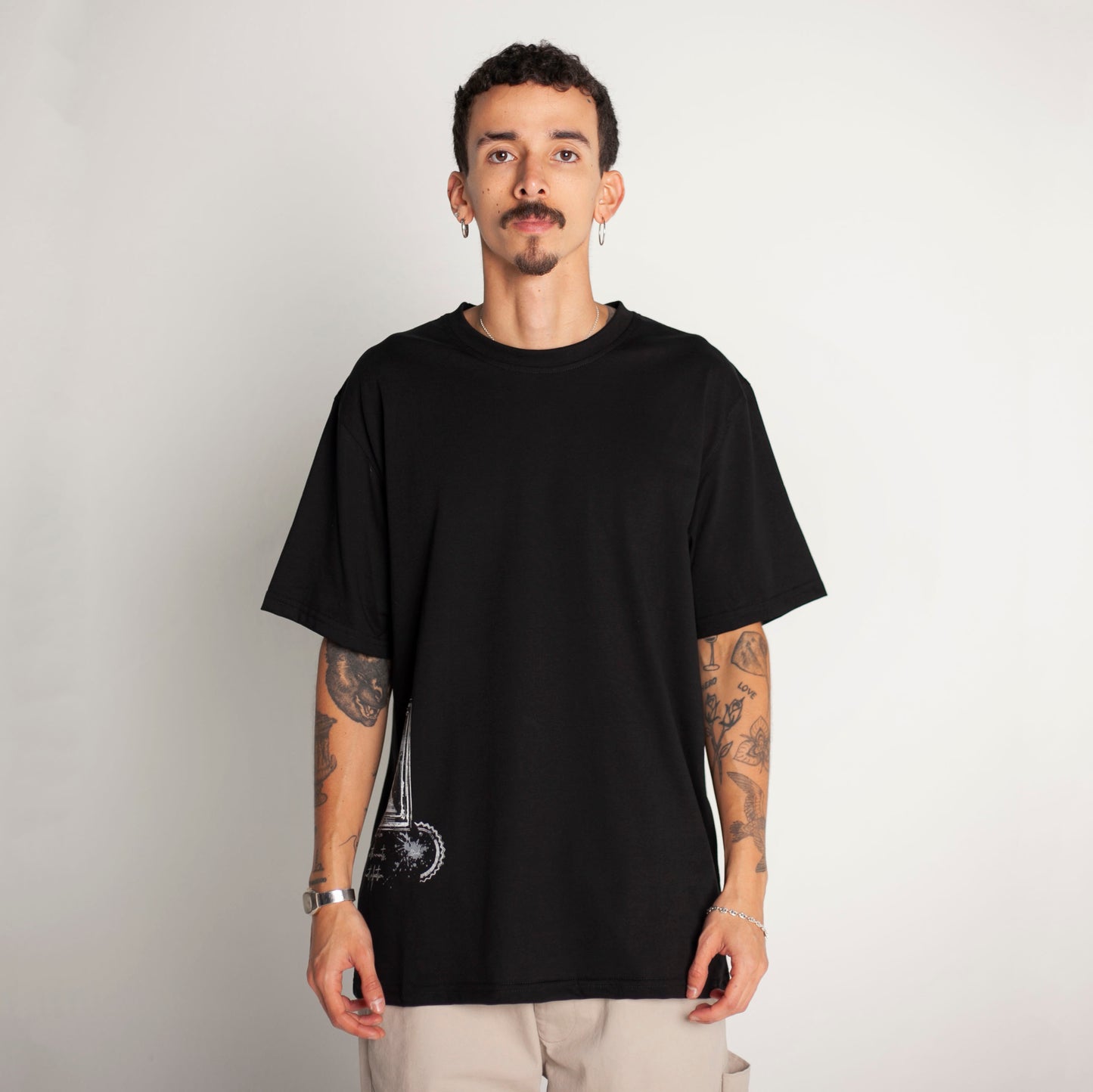 Camiseta Regular Fit Negra Buds