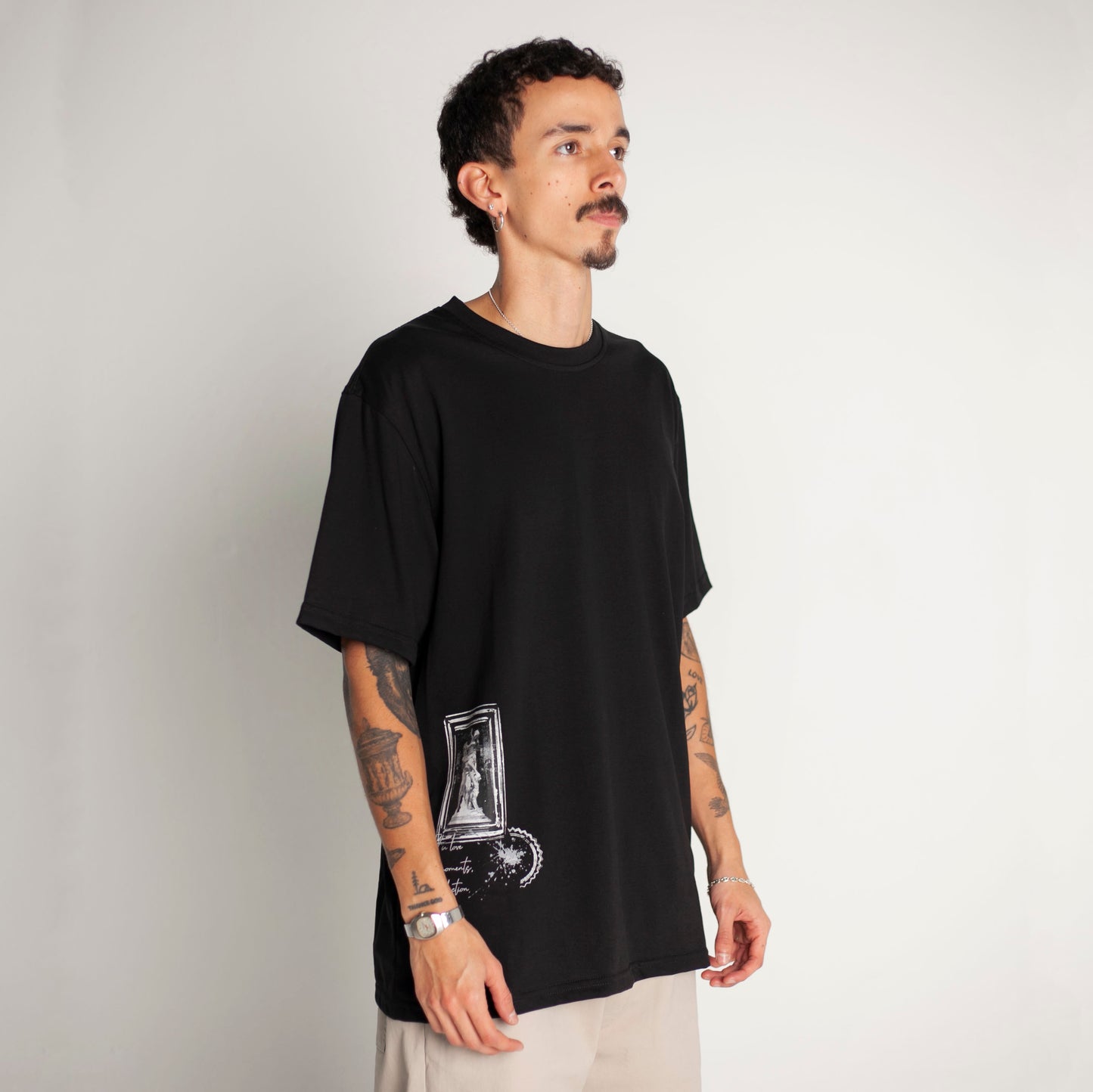 Camiseta Regular Fit Negra Buds