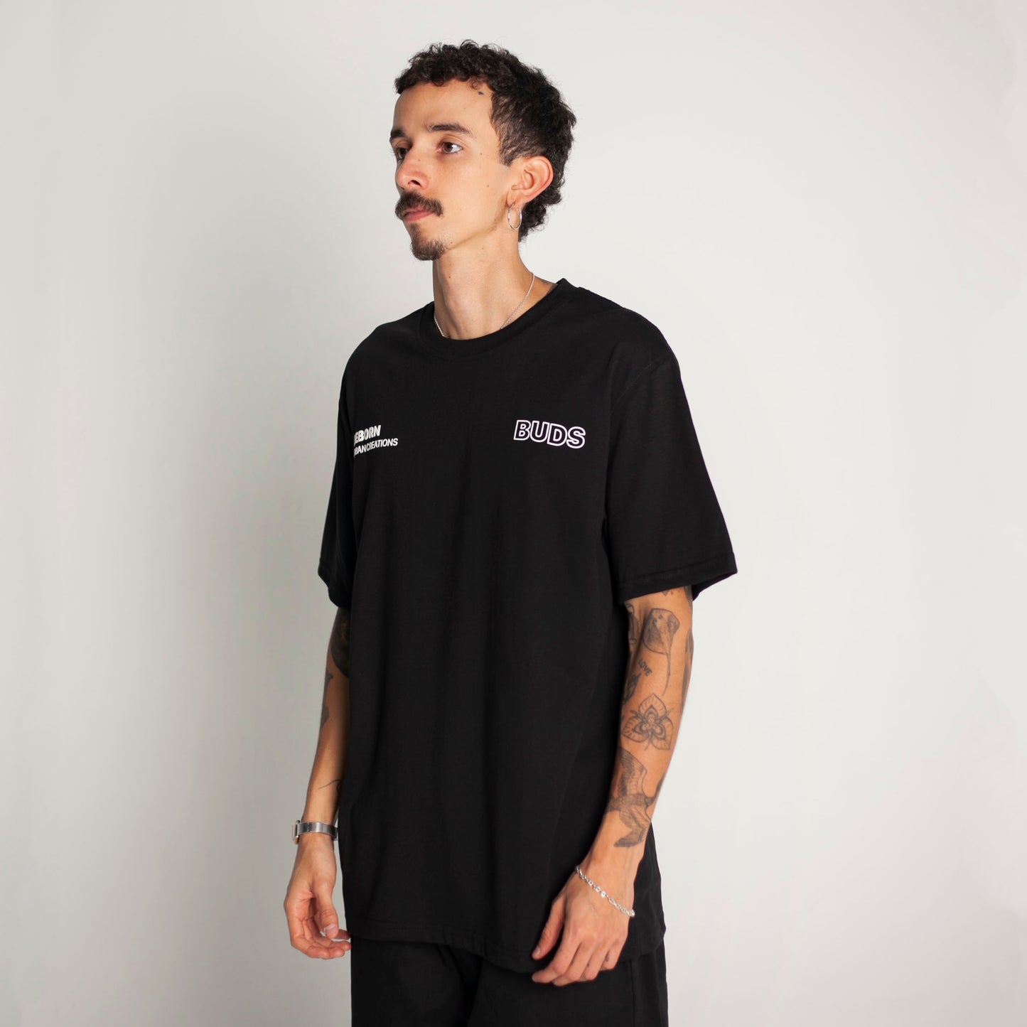 Camiseta Regular Fit Negra Buds