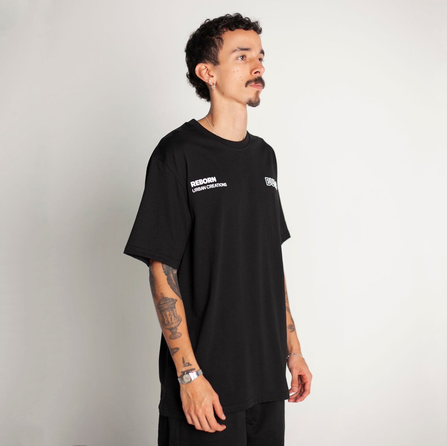 Camiseta Regular Fit Negra Buds