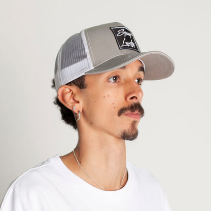 Gorra Gris Malla Blanca Buds