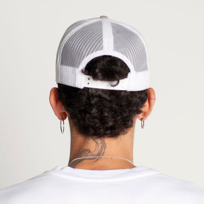 Gorra Gris Malla Blanca Buds