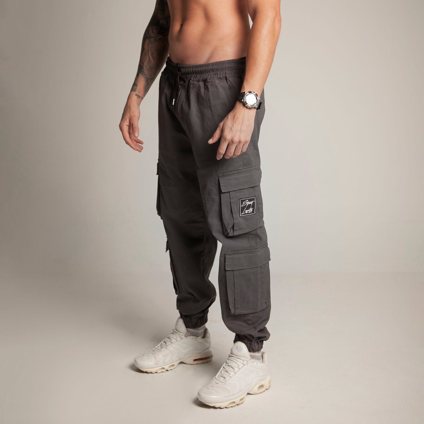 Pantalón Cargo Bota Resorte Gris Oscuro Buds