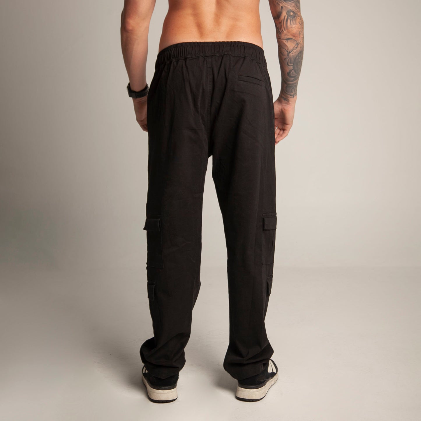 Pantalón Cargo Bota Recta Negro Buds