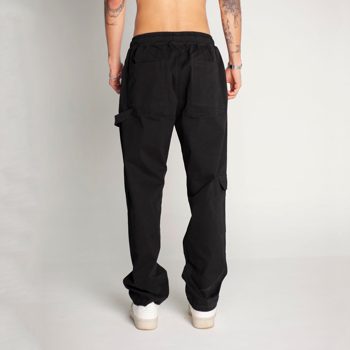 Pantalón Cargo Bota Recta Negro Buds