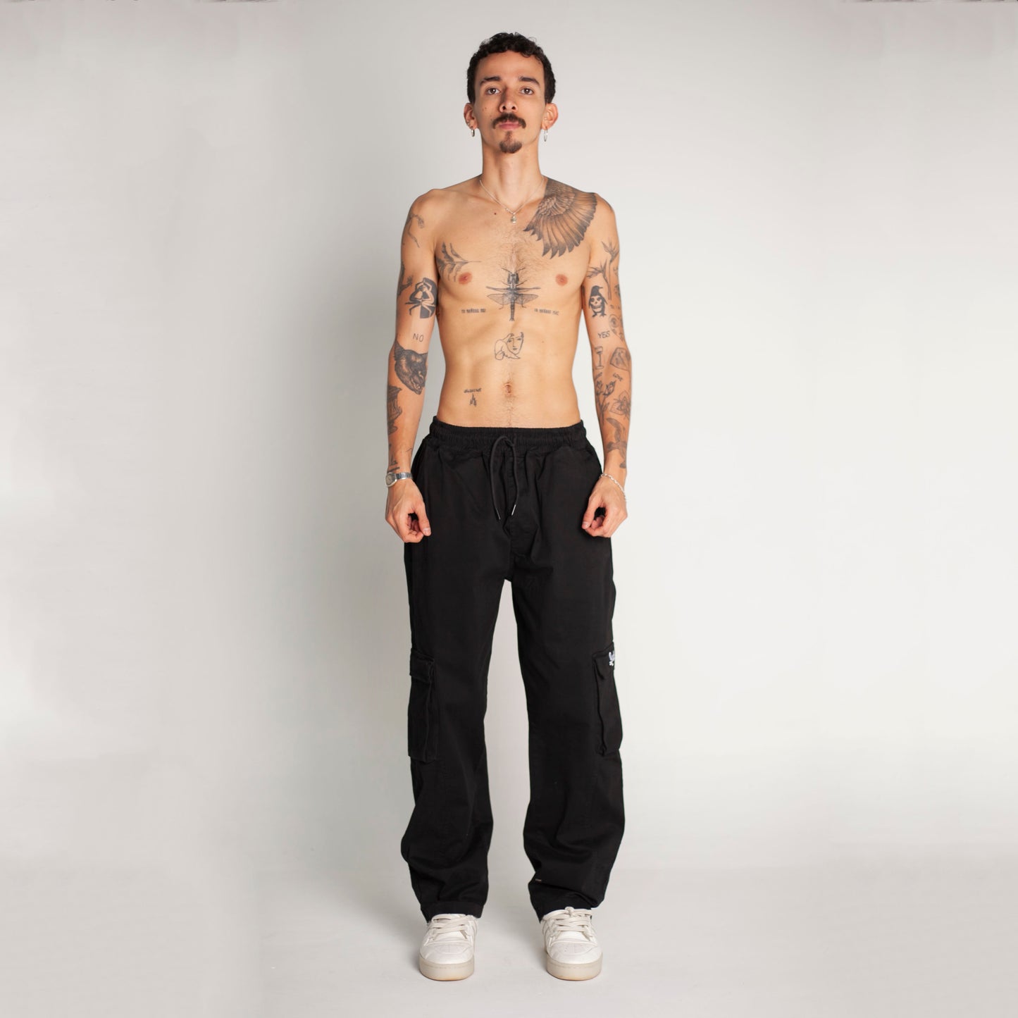 Pantalón Cargo Bota Recta Negro Buds