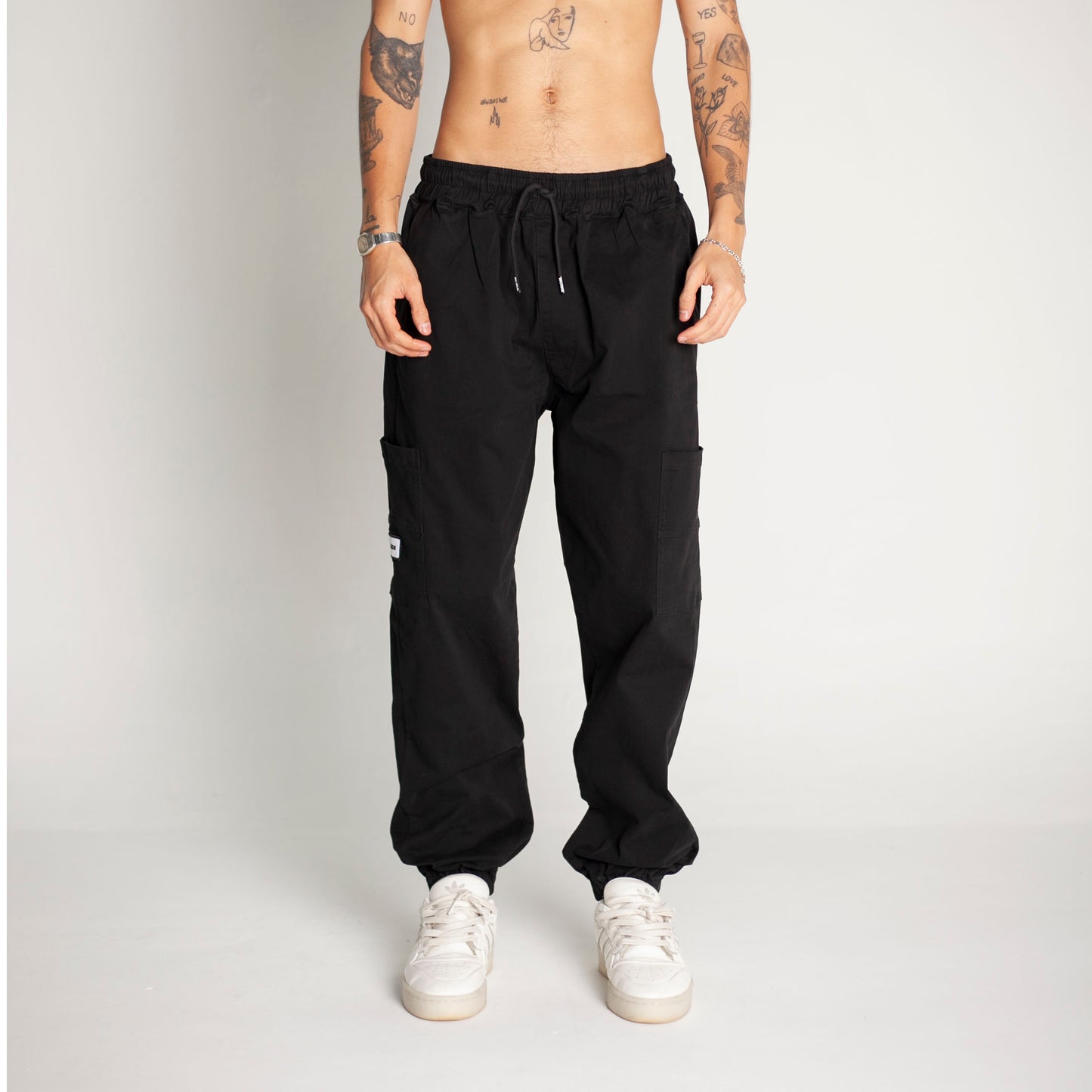 Pantalón Cargo Bota Resorte Negro Buds