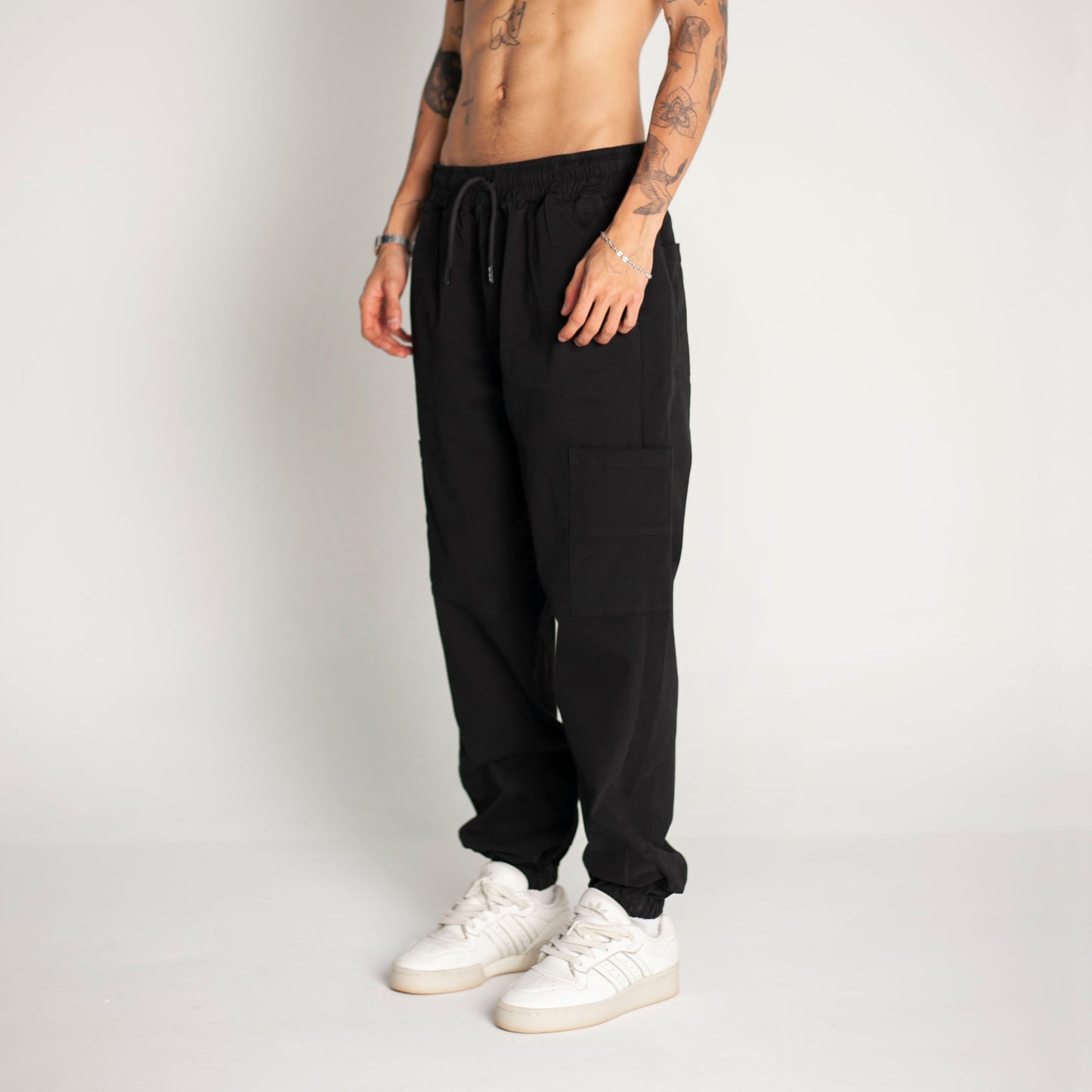 Pantalón Cargo Bota Resorte Negro Buds