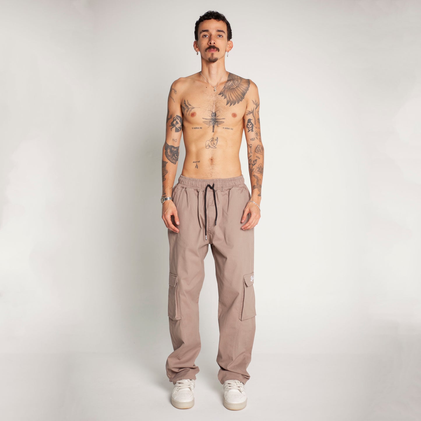 Pantalón Cargo Bota Recta Almendra Buds