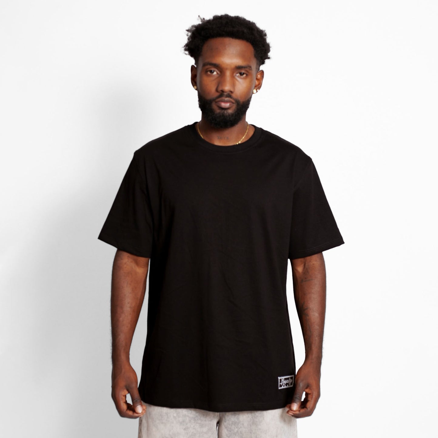 Camiseta Regular Hombre Negra Sello Buds