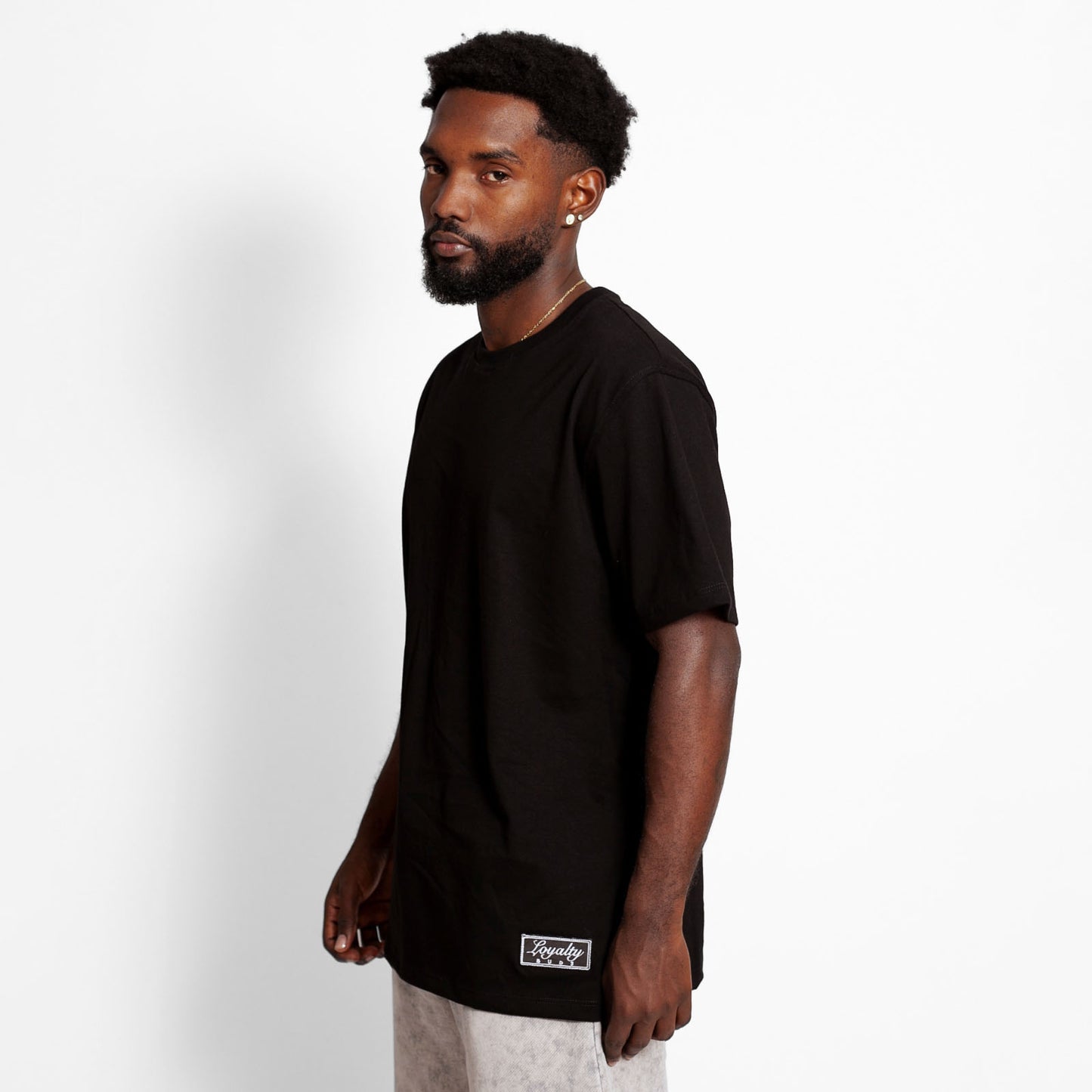 Camiseta Regular Hombre Negra Sello Buds