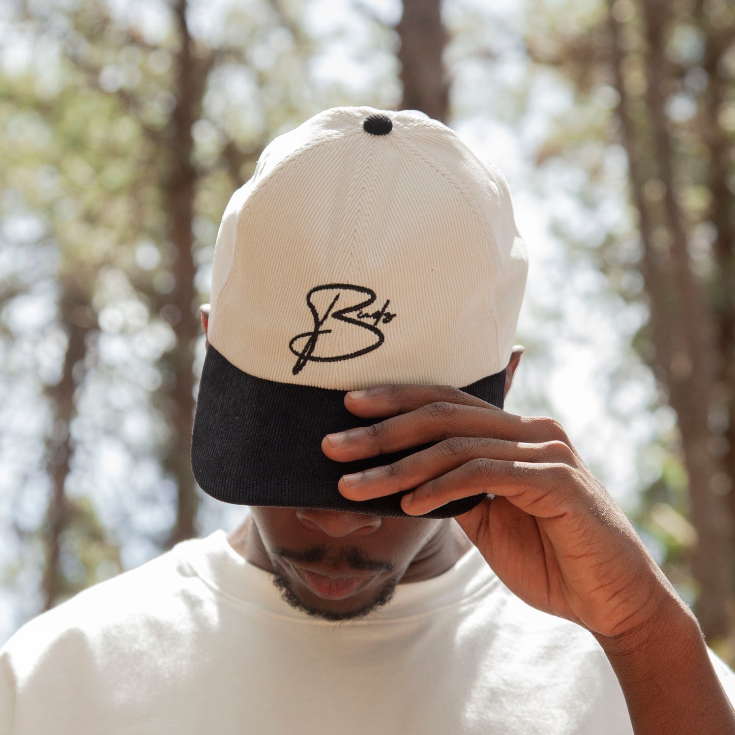 Gorra Corduroy Beige con Teja Negra Buds