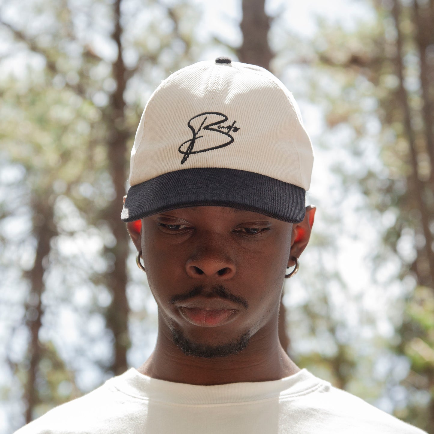 Gorra Corduroy Beige con Teja Negra Buds