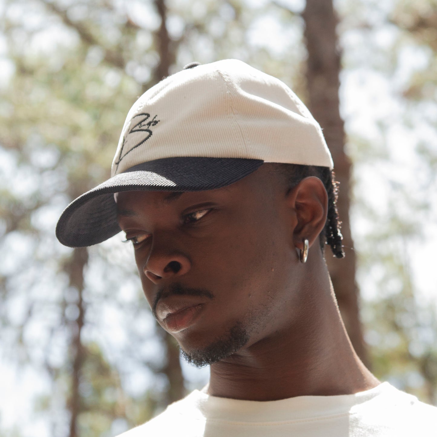 Gorra Corduroy Beige con Teja Negra Buds
