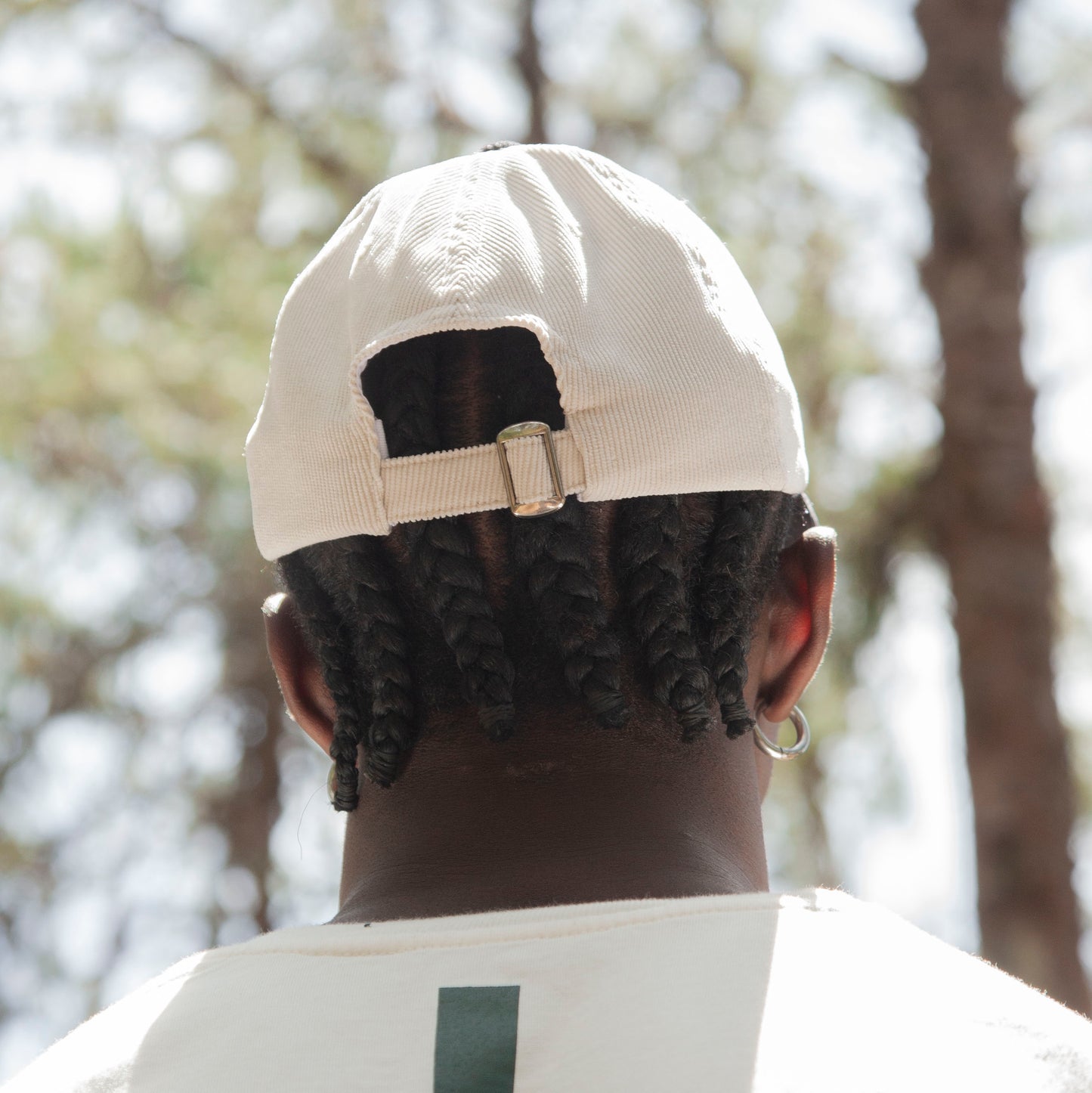 Gorra Corduroy Beige con Teja Negra Buds